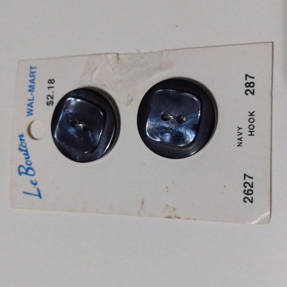 5/$15 Sculpted Buttons Le Bouton 2627